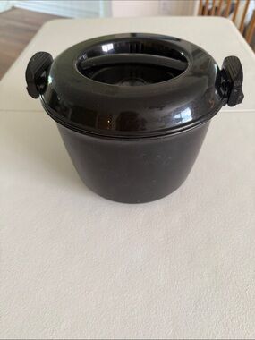 The Pampered Chef Black Insulated Rice Cooker with Locking Clips